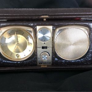 Vintage Leather Bound Travel Radio/Alarm Clock